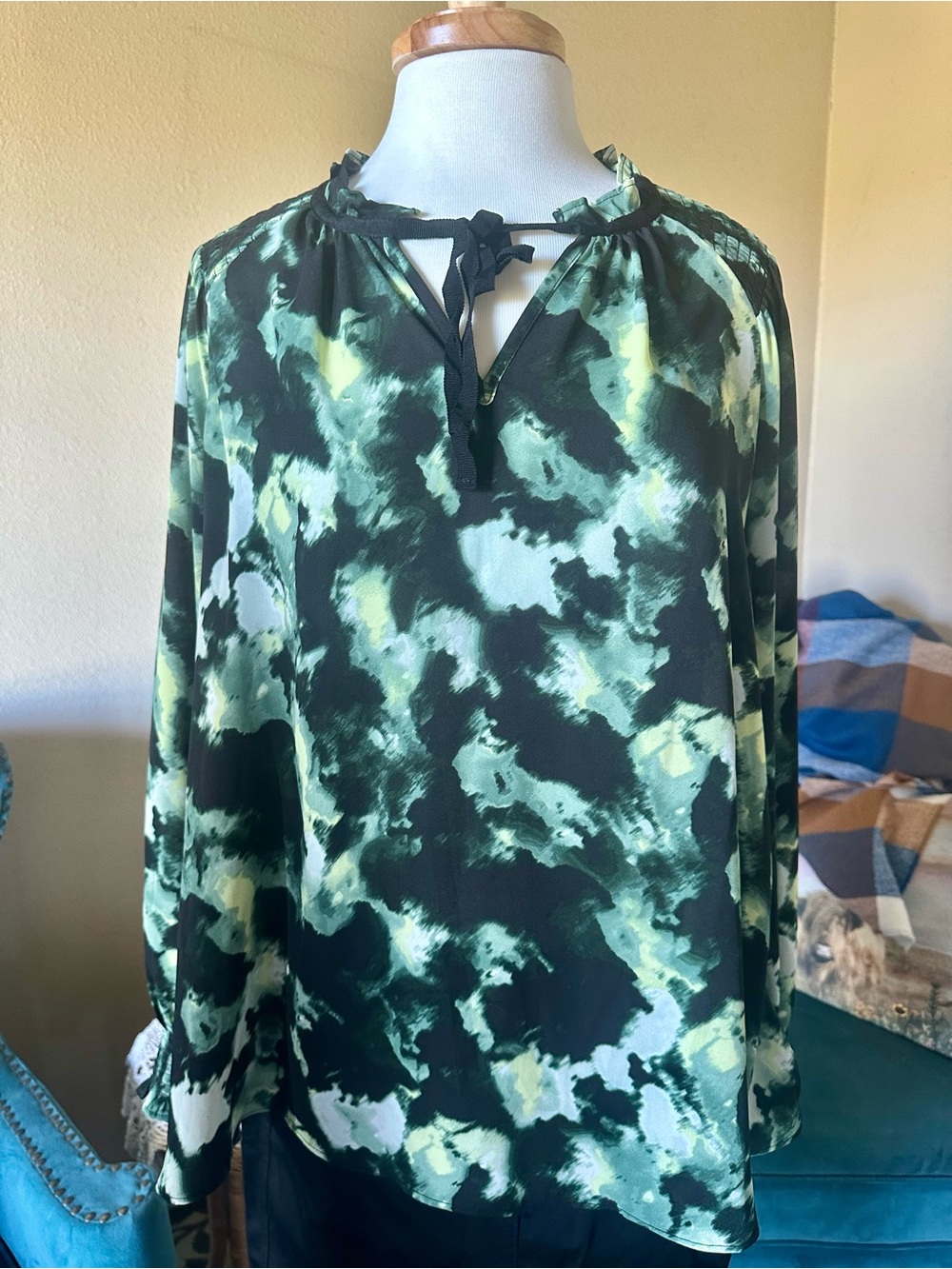 Simply Vera Vera Wang Green Watercolor Tie-Neck Blouse - Picture 2 of 9